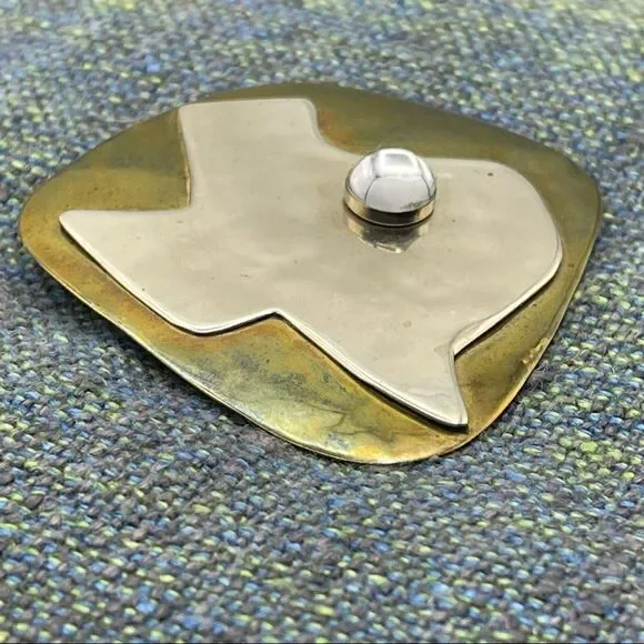 Handcrafted Silver Tone Texas Clear Glass Stud on Hammered Brass Brooch - Picture 10 of 16